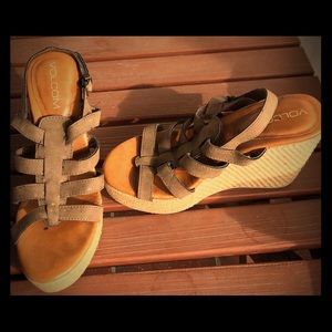 Volcom Tan Wedge Sandals in Women’s size 6